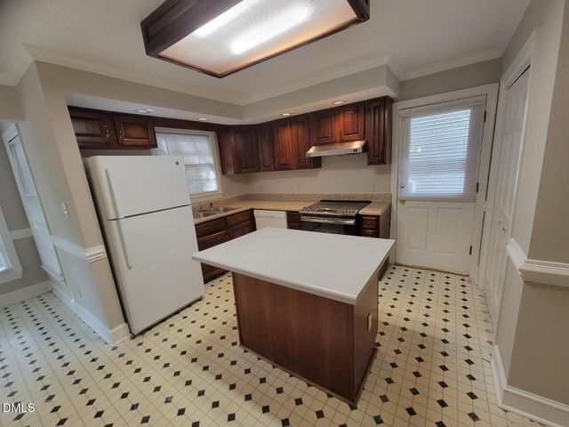 105 Leeward Court, Cary, NC 27511