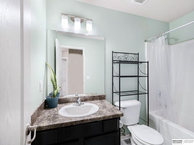 8953 Kimball Street, Omaha, NE 68112