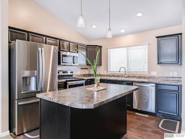 8953 Kimball Street, Omaha, NE 68112