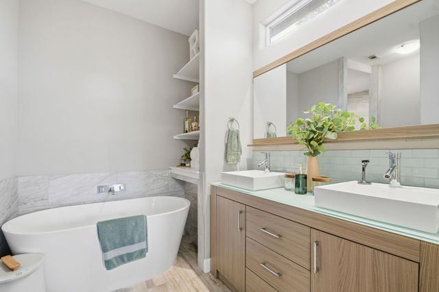 104 Kahalulu DR, Bastrop, TX 78602