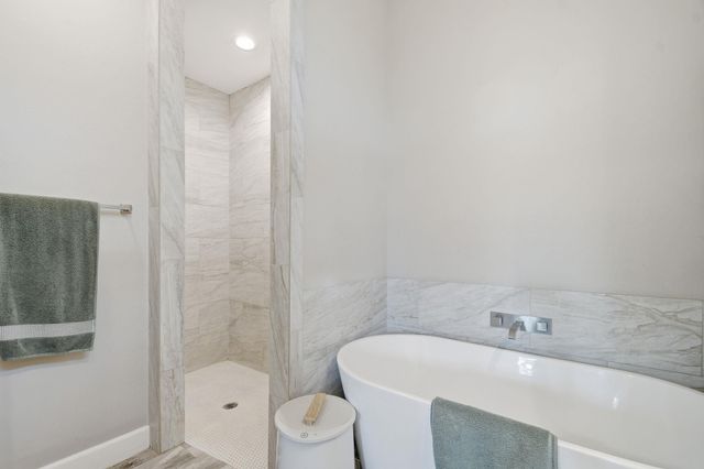 104 Kahalulu DR, Bastrop, TX 78602