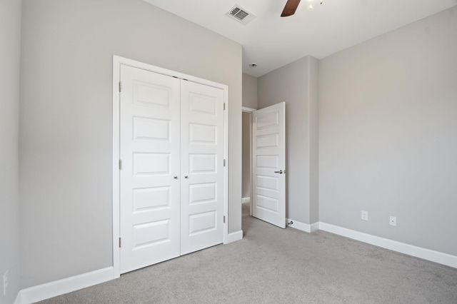 104 Kahalulu DR, Bastrop, TX 78602