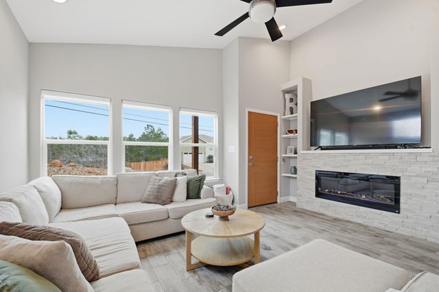 104 Kahalulu DR, Bastrop, TX 78602