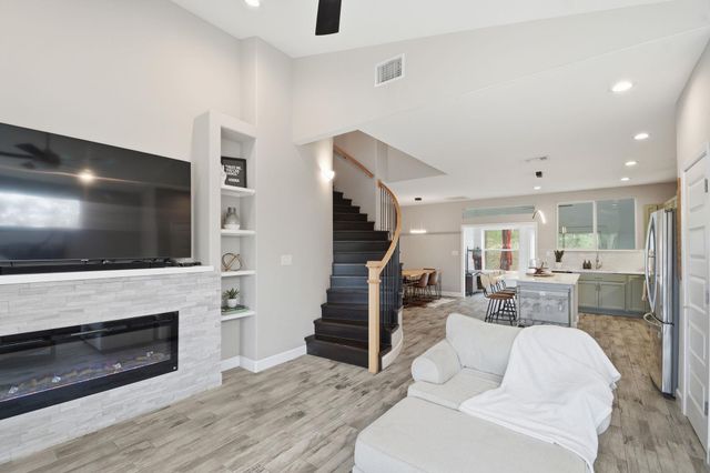 104 Kahalulu DR, Bastrop, TX 78602