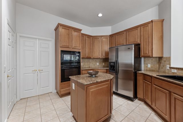362 Southern Hills Drive, Fairview, TX 75069
