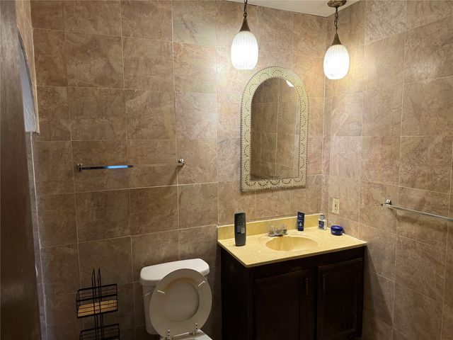 806 Pinehill Lane, Grand Prairie, TX 75052