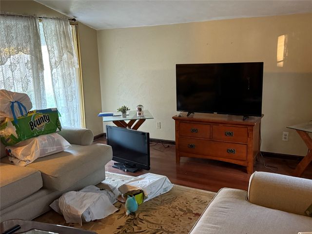 806 Pinehill Lane, Grand Prairie, TX 75052