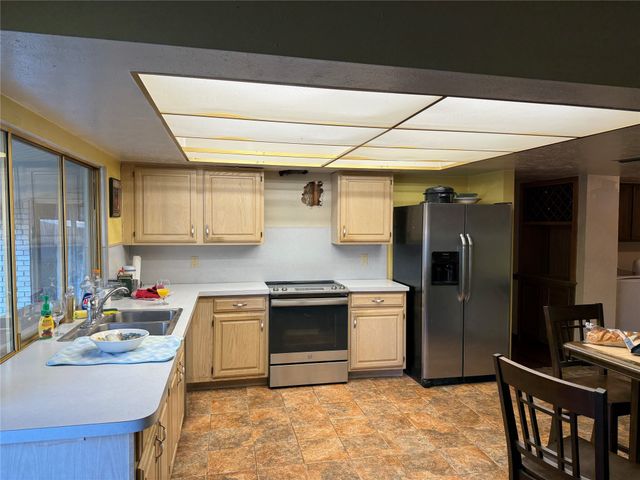 806 Pinehill Lane, Grand Prairie, TX 75052