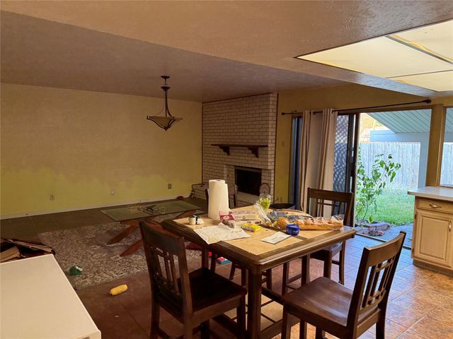 806 Pinehill Lane, Grand Prairie, TX 75052