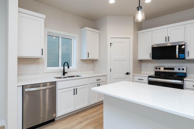 6267 87 Avenue S, Horace, ND 58047