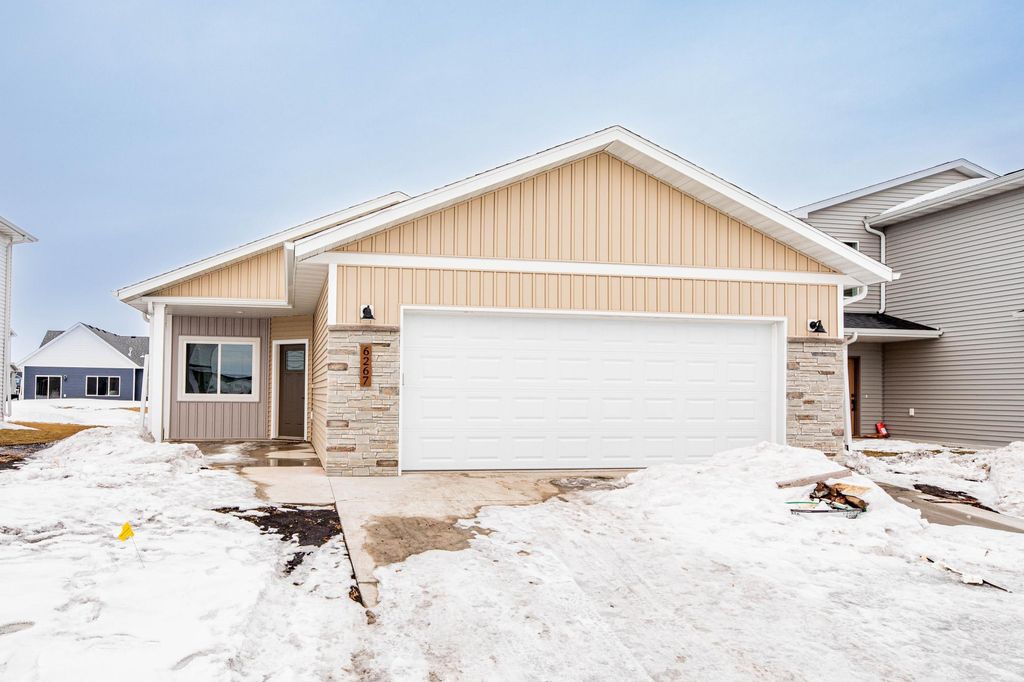 6267 87 Avenue S, Horace, ND 58047