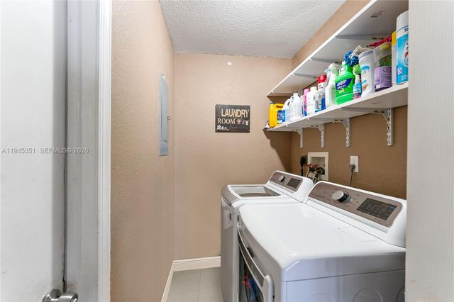 7527 SW 6th Ct, North Lauderdale, FL 33068