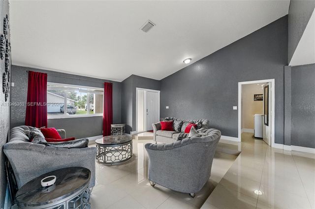 7527 SW 6th Ct, North Lauderdale, FL 33068