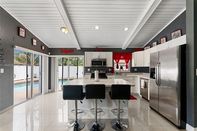 7527 SW 6th Ct, North Lauderdale, FL 33068