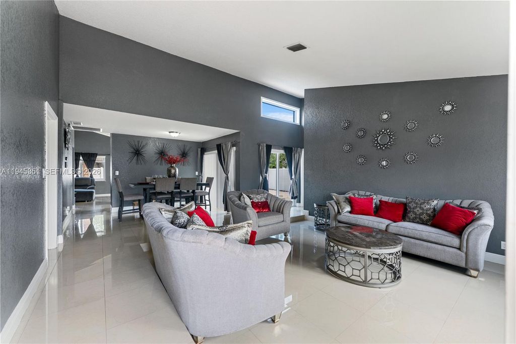 7527 SW 6th Ct, North Lauderdale, FL 33068