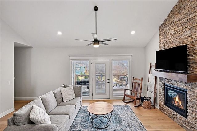 614 Caitlin Court, Excelsior Springs, MO 64024