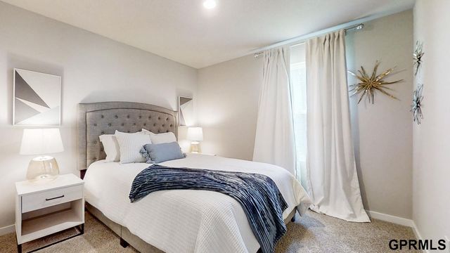 11959 S 114th Avenue, Papillion, NE 68046