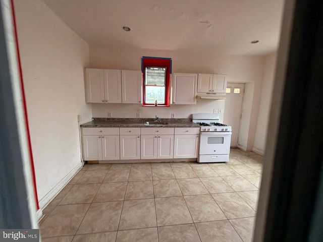 800 W 11TH ST, Chester, PA 19013