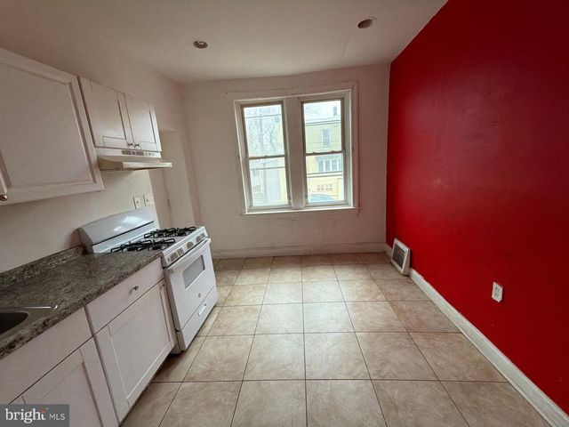 800 W 11TH ST, Chester, PA 19013