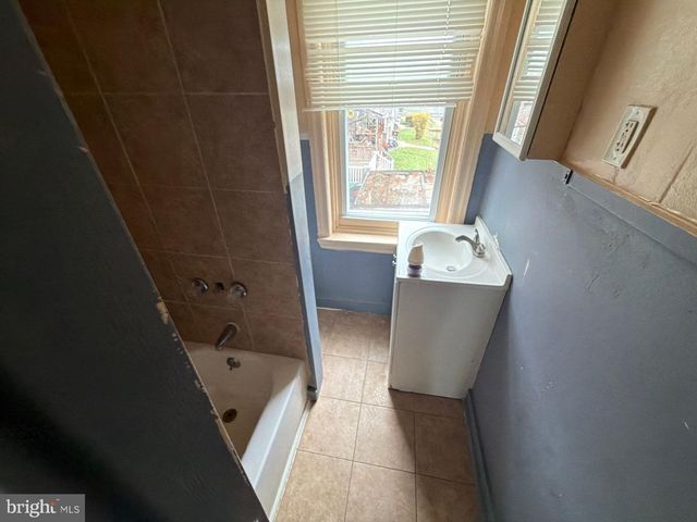 800 W 11TH ST, Chester, PA 19013