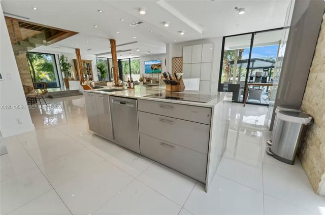 994-990 NE 78th, Miami, FL 33138