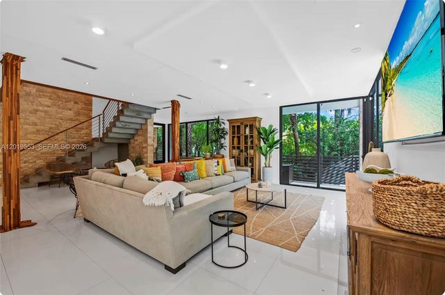994-990 NE 78th, Miami, FL 33138