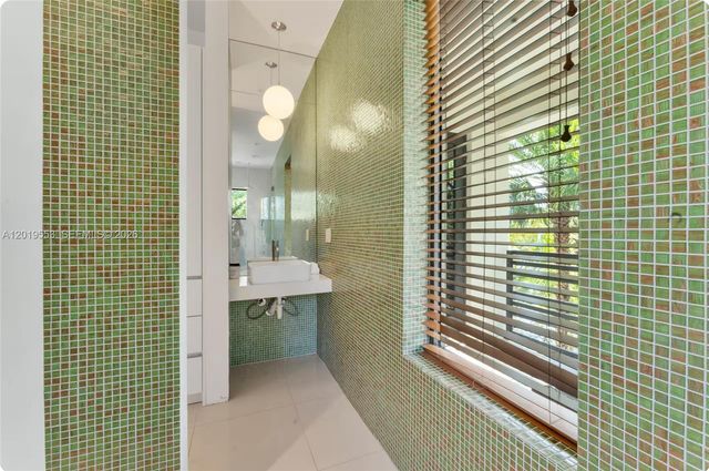 994-990 NE 78th, Miami, FL 33138