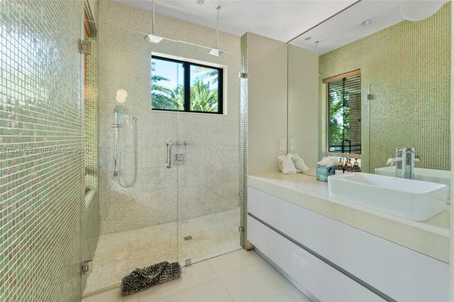 994-990 NE 78th, Miami, FL 33138