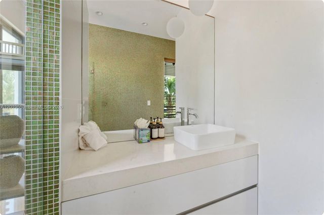 994-990 NE 78th, Miami, FL 33138