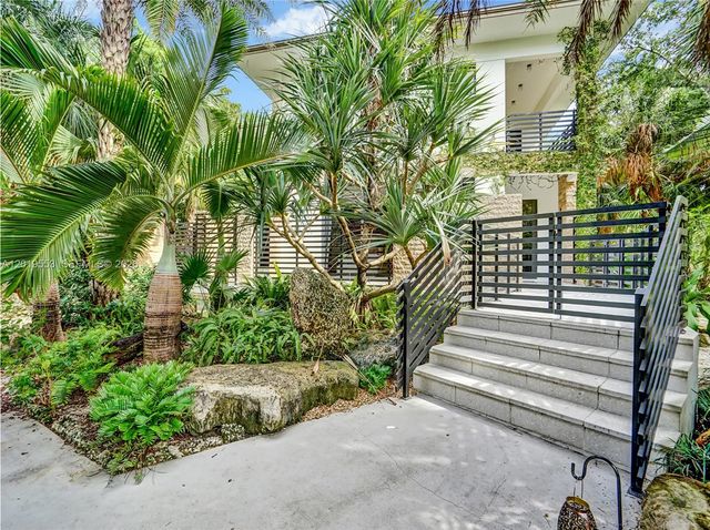 994-990 NE 78th, Miami, FL 33138