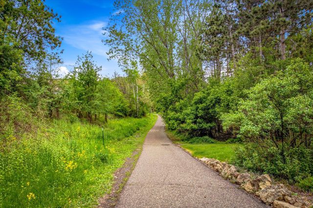2204 White Pine Road, Hudson, WI 54016