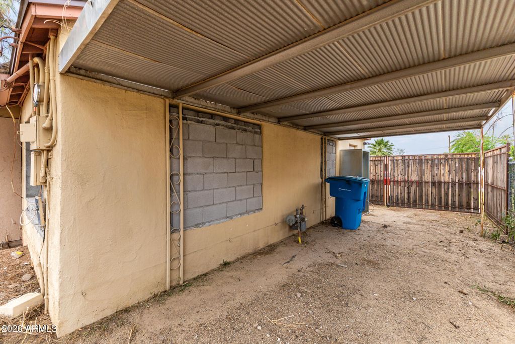 Image 17 of property listing at 1423 E CORONADO Road, Phoenix, AZ 85006