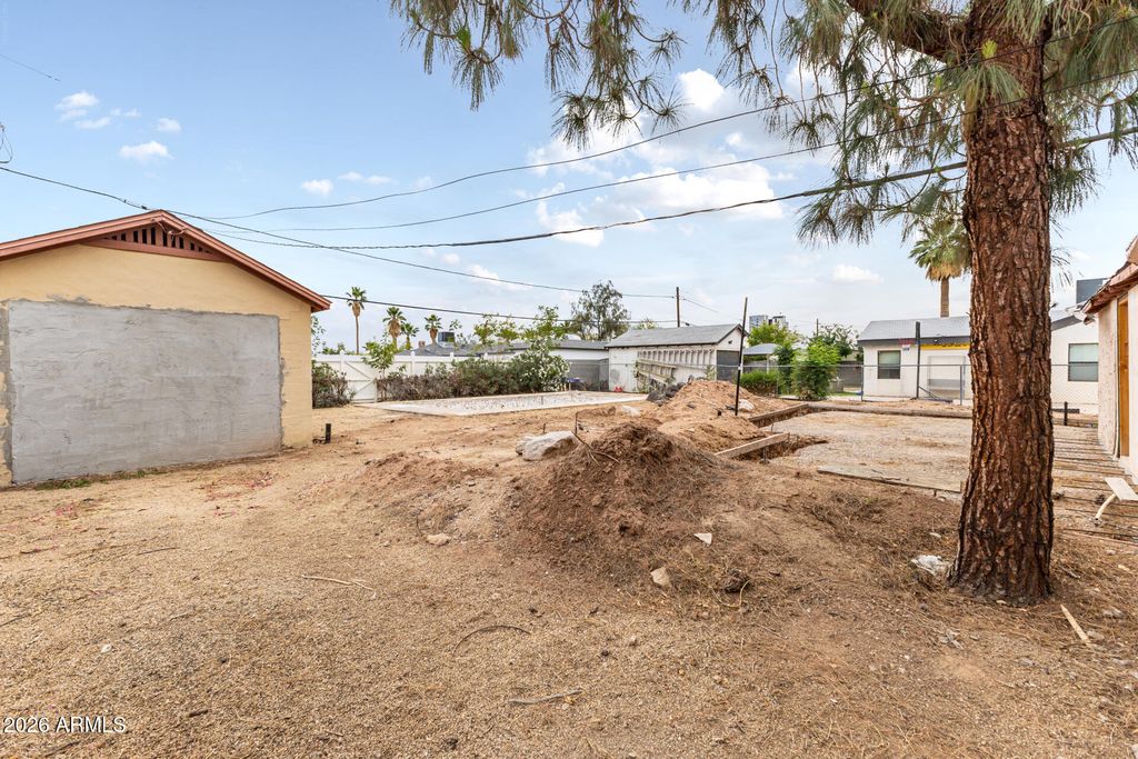 Image 18 of property listing at 1423 E CORONADO Road, Phoenix, AZ 85006