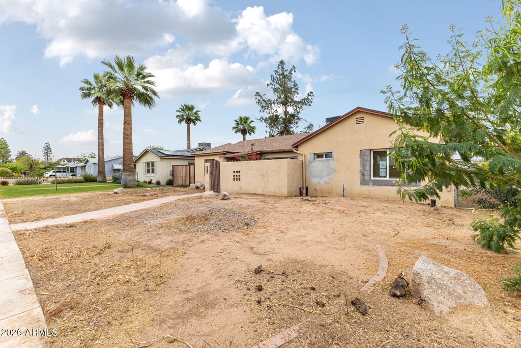 Image 2 of property listing at 1423 E CORONADO Road, Phoenix, AZ 85006