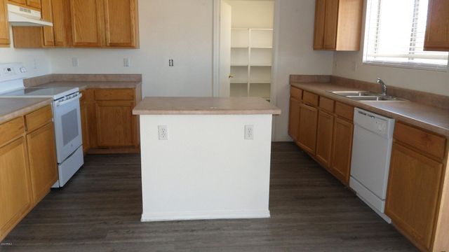 910 E BETH Drive, Phoenix, AZ 85042