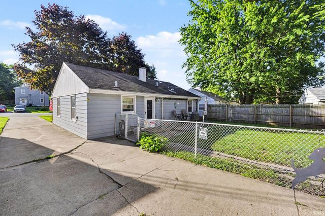 3701 Fellows Street, South Bend, IN 46614