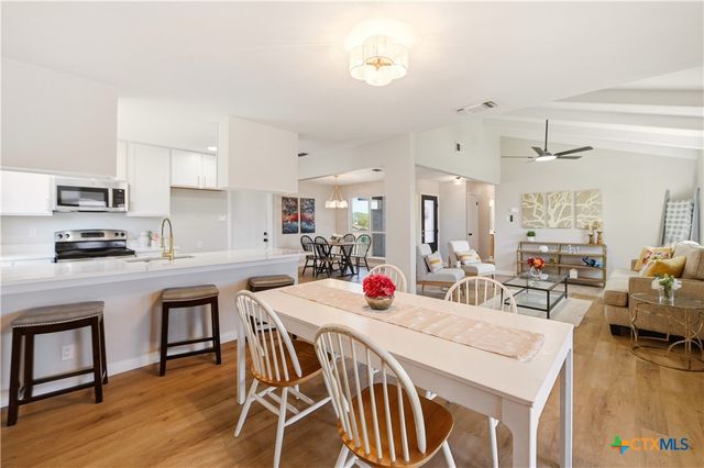 7522 Wishing Oaks Street, San Antonio, TX 78233