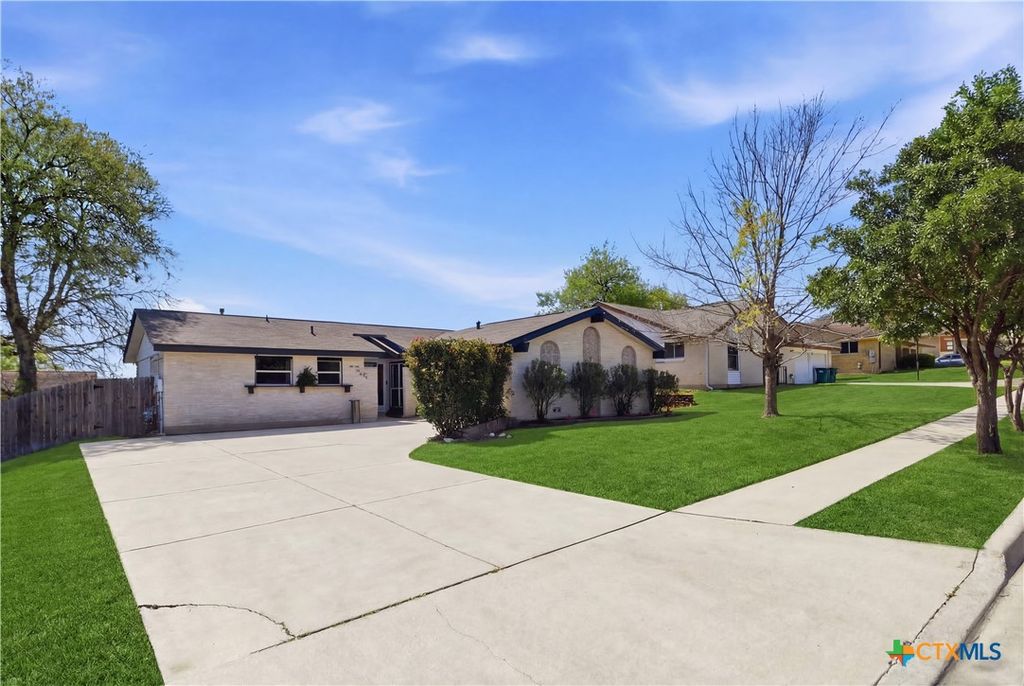 7522 Wishing Oaks Street, San Antonio, TX 78233