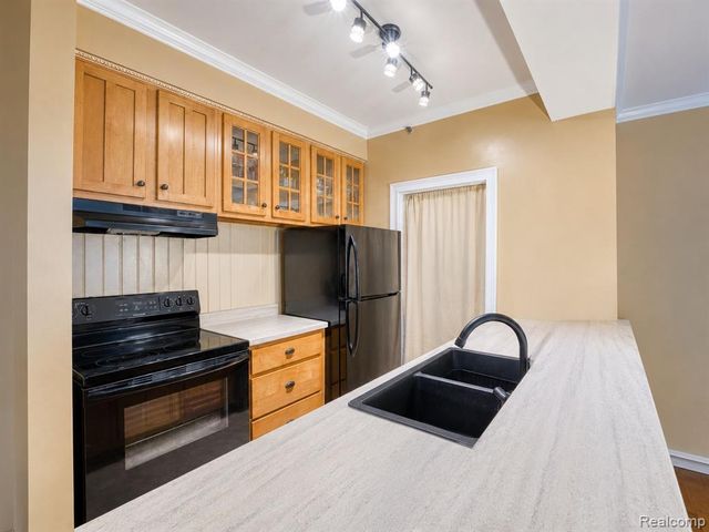 39144 Hayes Road, Clinton Township, MI 48038