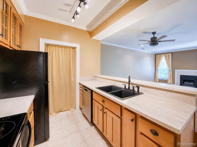 39144 Hayes Road, Clinton Township, MI 48038