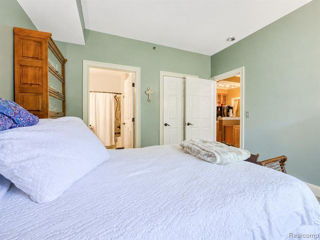 39144 Hayes Road, Clinton Township, MI 48038