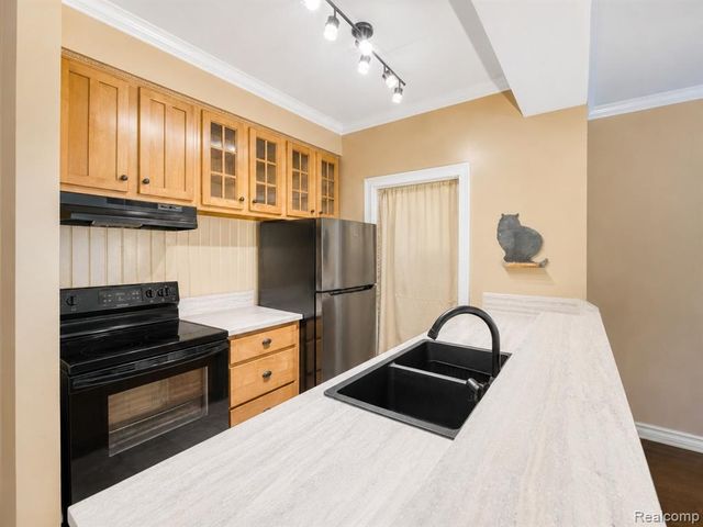 39144 Hayes Road, Clinton Township, MI 48038