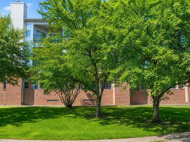 39144 Hayes Road, Clinton Township, MI 48038