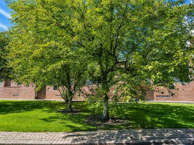 39144 Hayes Road, Clinton Township, MI 48038