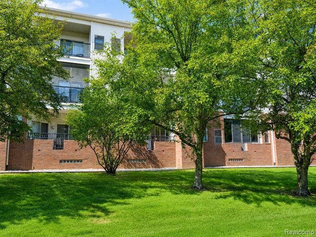 39144 Hayes Road, Clinton Township, MI 48038
