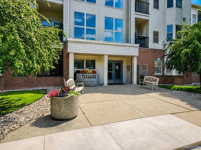 39144 Hayes Road, Clinton Township, MI 48038