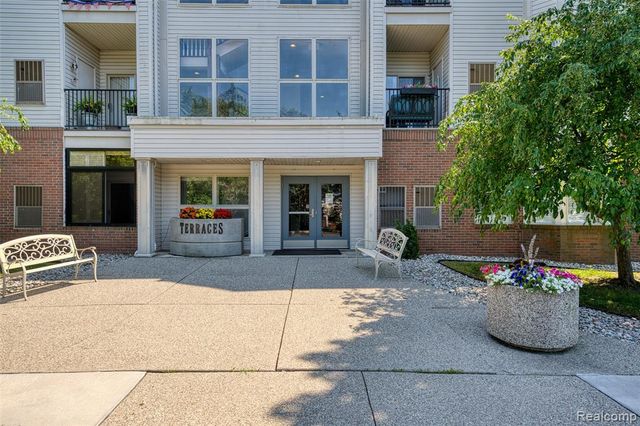 39144 Hayes Road, Clinton Township, MI 48038