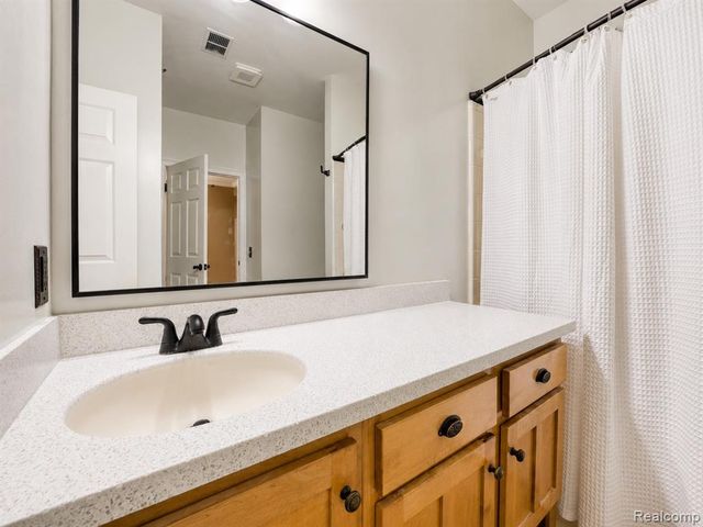 39144 Hayes Road, Clinton Township, MI 48038