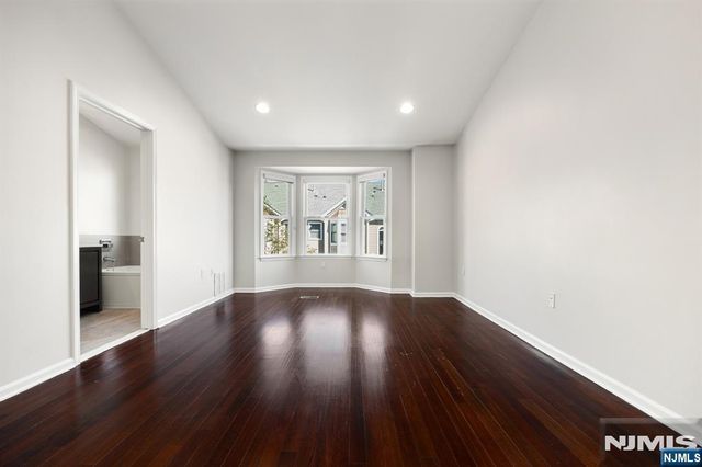 382 Kingston Court 382, West New York, NJ 07093
