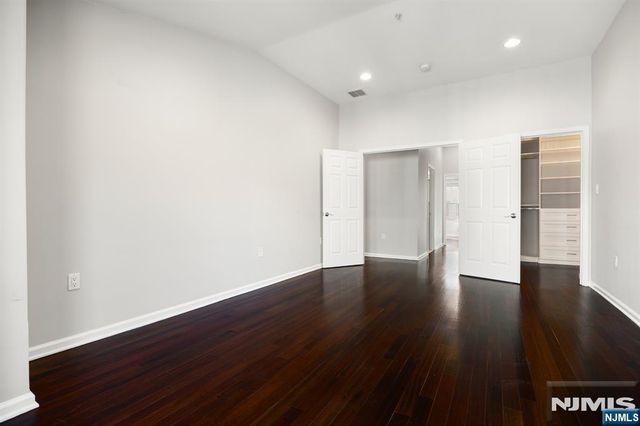 382 Kingston Court 382, West New York, NJ 07093